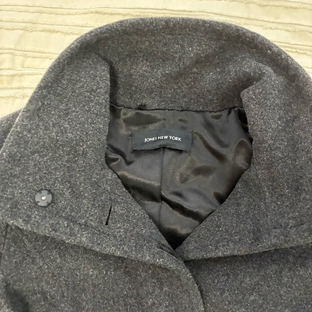 Jones New York Charcoal wool & cashmere Coat. Size small. Gorgeous fabric! - Picture 9 of 16
